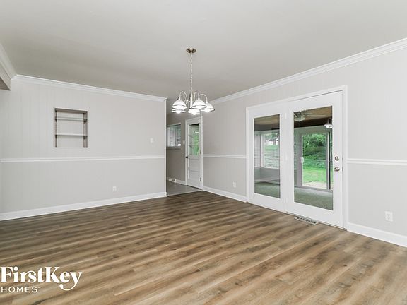 4th image of 551 W Essex Ave