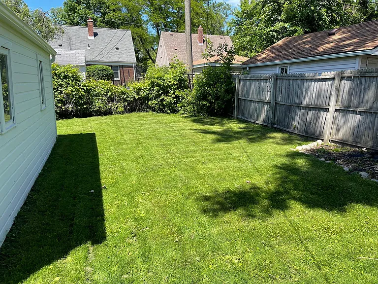 2301 Barrett Ave — Photo 10