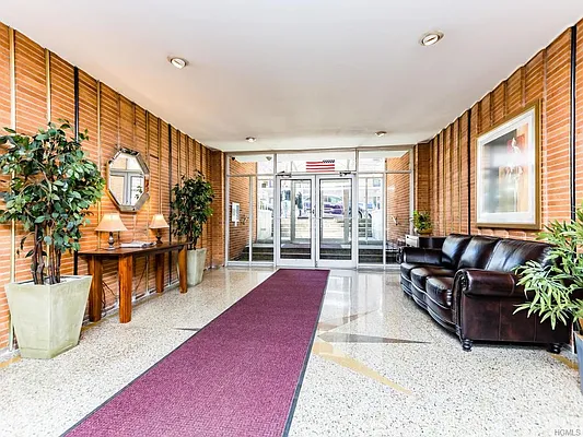 Sold by Re/Max In The City | media 20