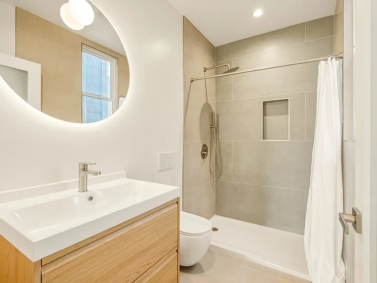 519 Capp St #A — Photo 8