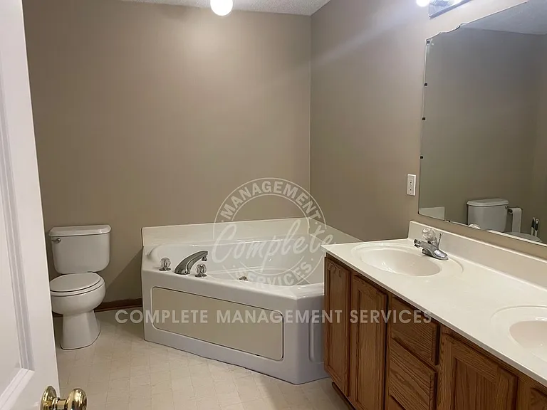 17389 Glacier Way — Photo 7