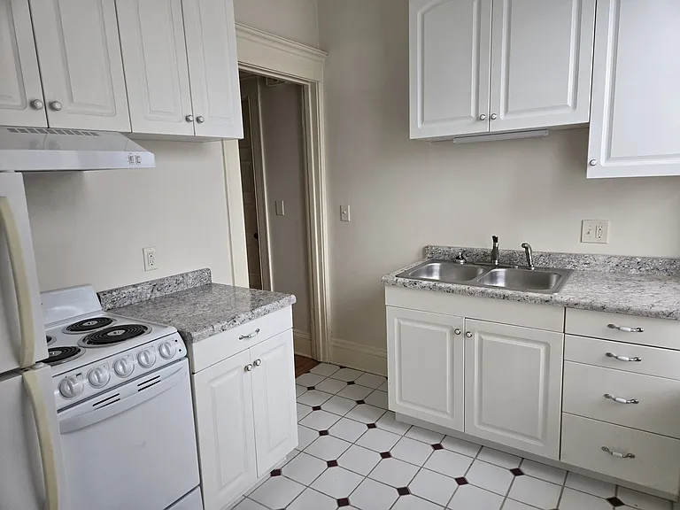 322 E Harris St #1 — Photo 6