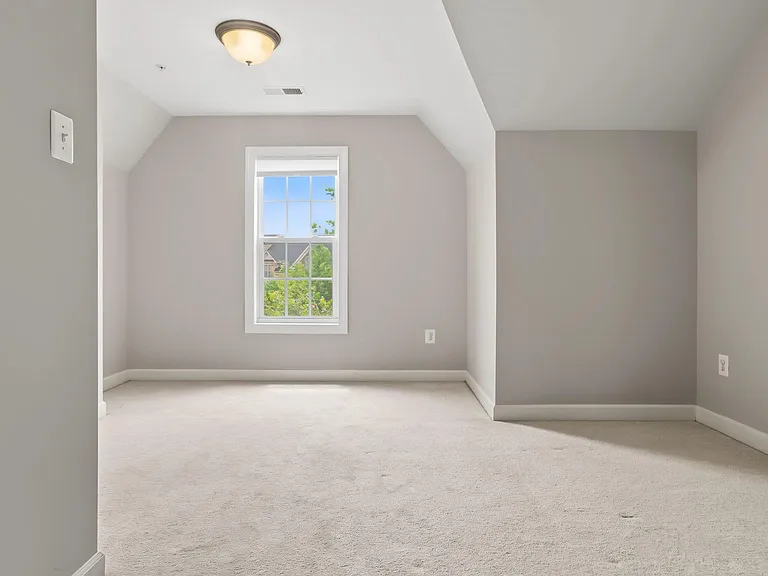 643 Pullman Pl — Photo 40