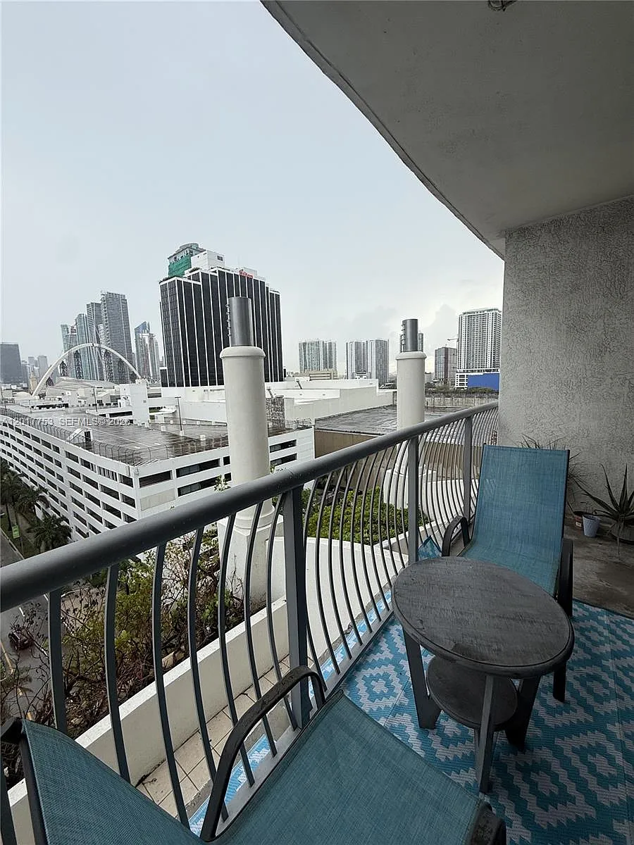 Building Photo - 1750 N Bayshore Dr #1212