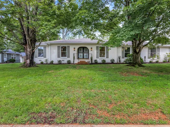 2302 Surrey Dr, Murfreesboro, TN 37129