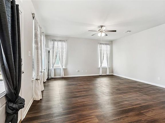 5th image of 845 Pelican Bay Dr