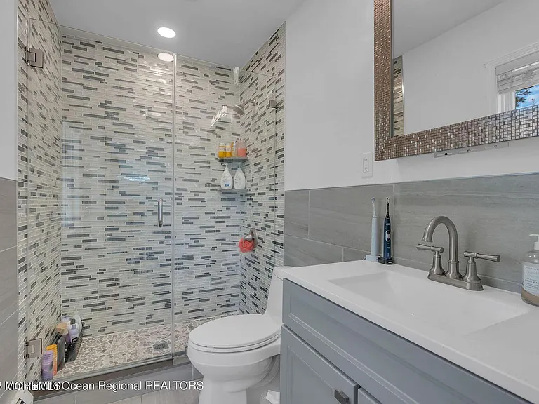 373 W Park Ave — Photo 16