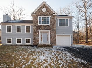 106 Brandyshire Dr, Tamiment, PA 18371