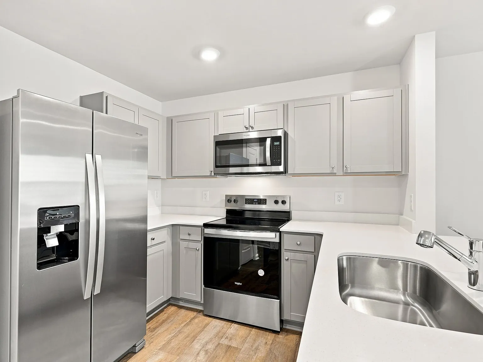 3 bed, 2.5 bath, 1418 sqft, $1,800 — Photo 4