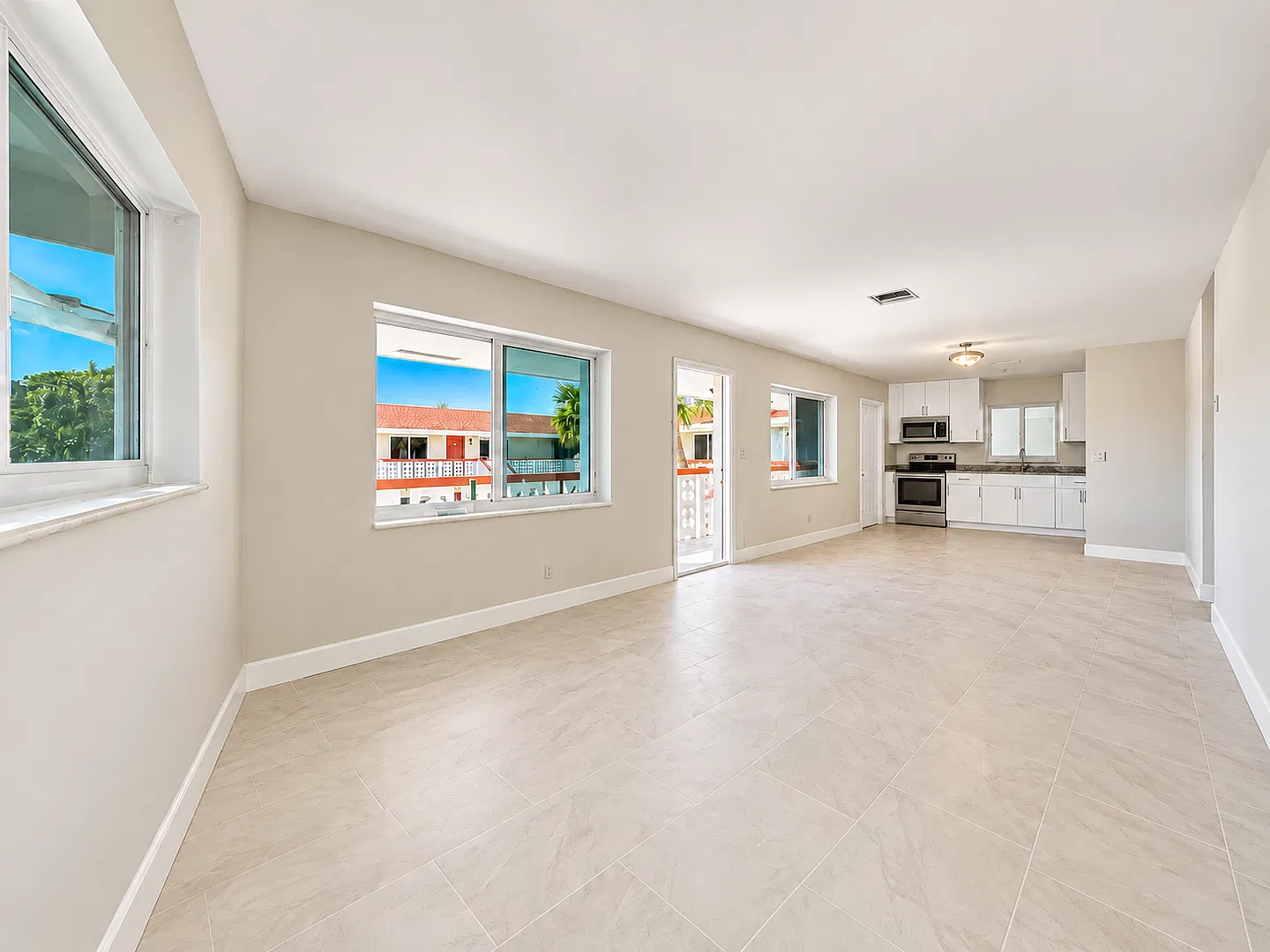 Fully Renovated 2br/2ba Corner Unit East Pompano Beach! — Photo 2