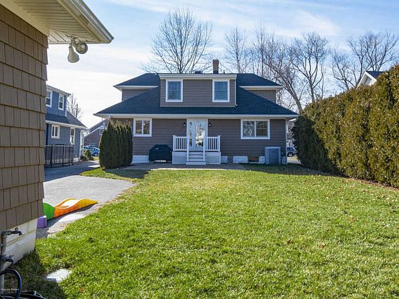 2nd image of 705 Crescent Pl