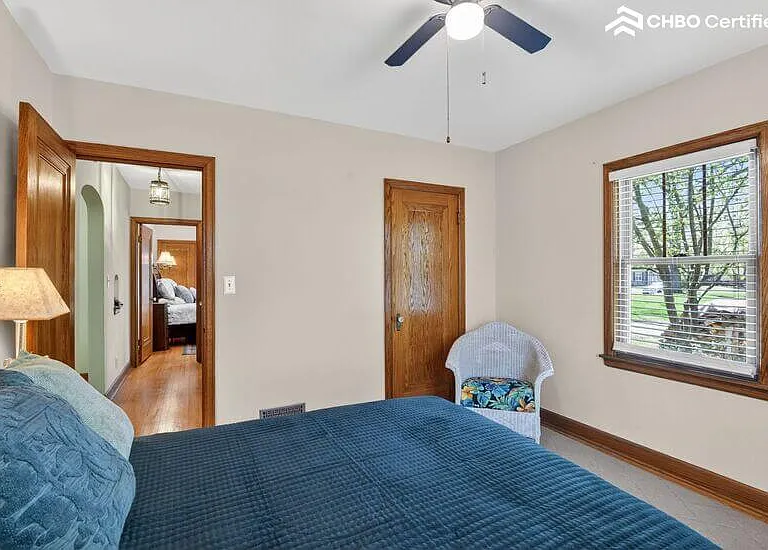 Back bedroom (full bed)