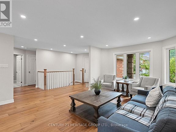 2nd image of 31 Fox Run Ln