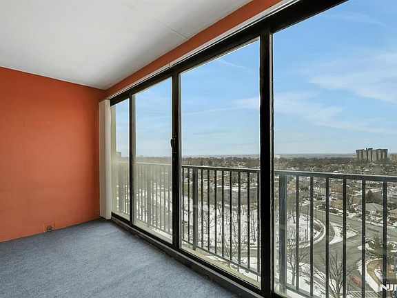 5th image of 6 Horizon Rd APT 1508