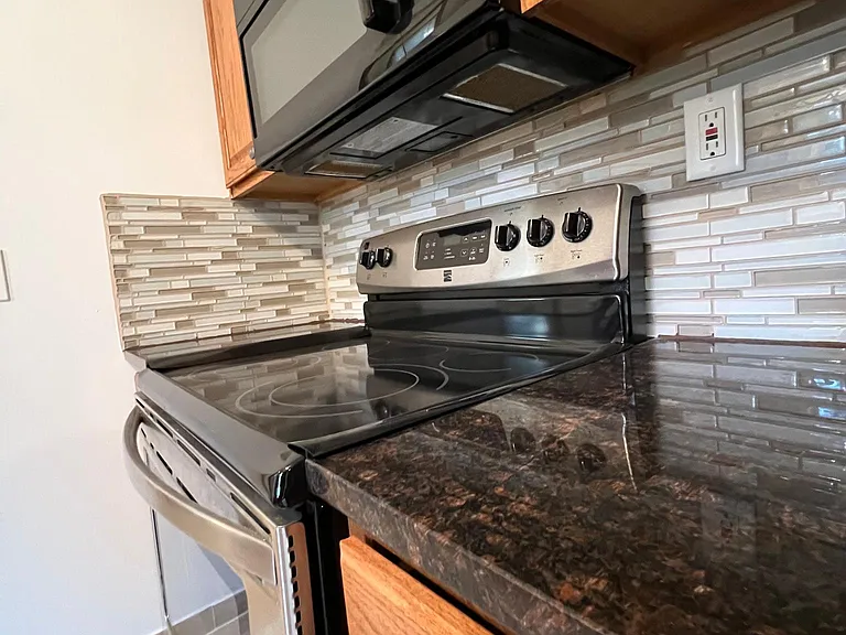 6995 Leytonstone Blvd — Photo 18