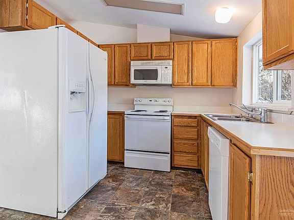 5th image of 1762 SE Hiddenwood Pl