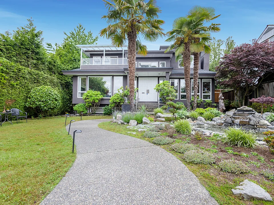 1225 Esquimalt Ave
