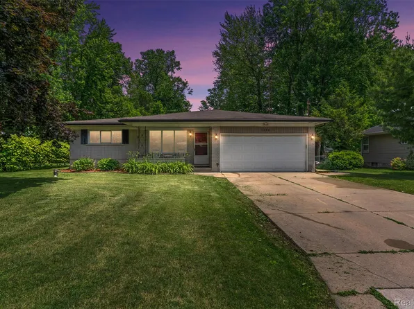 1304 Pickwick Pl, Flint, MI 48507