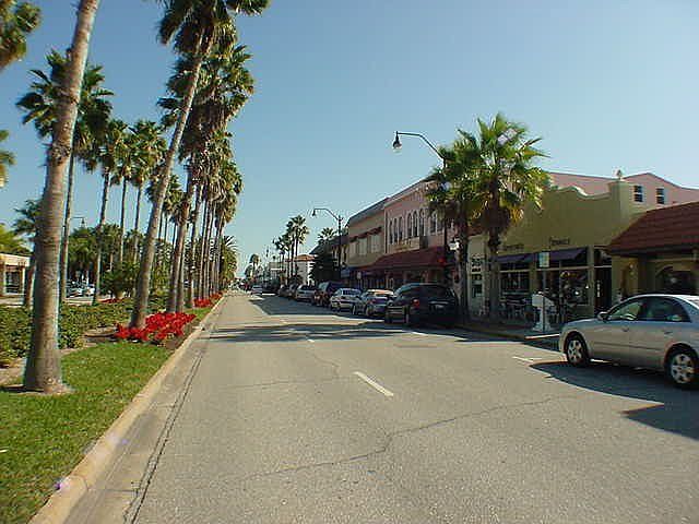 2nd image of 323 W Venice Ave
