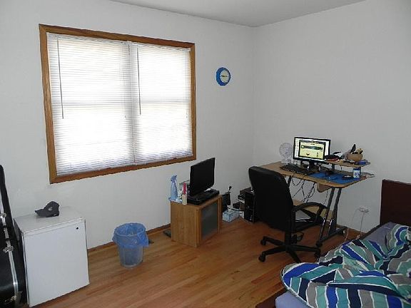 4th image of 1545 W Pearson St APT 1E