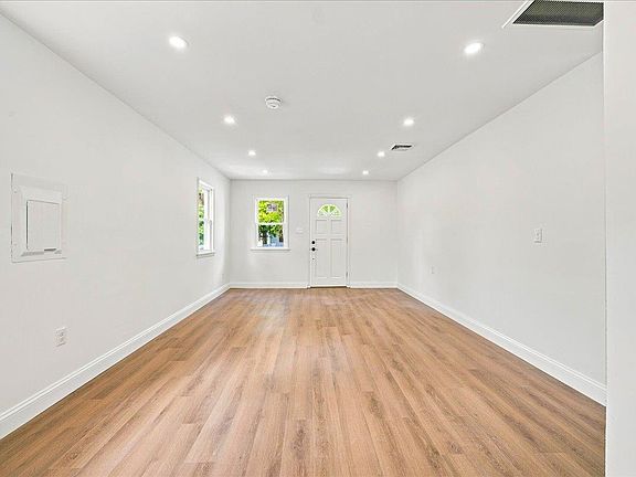 5th image of 108 Iowa Ave