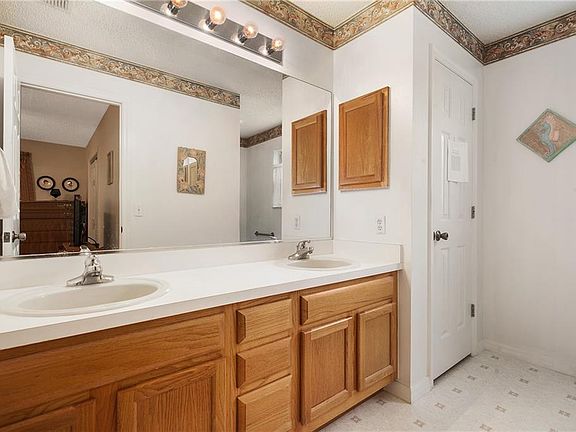 3rd image of 616 Juanita Ct