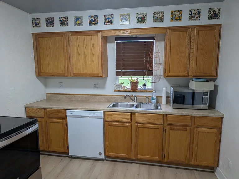 101 Maple Ln — Photo 6