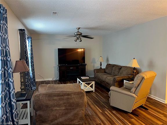 5th image of 410 Shamrock Ct