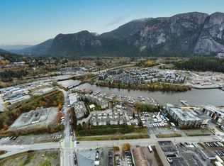 1466 Pemberton Ave #301, Squamish, BC V8B0K1
