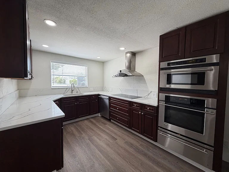 110 NE Monroe Cir N #1 — Photo 5