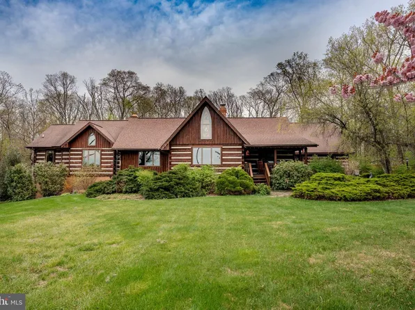 1720 Charles Ray Acres Dr, Sykesville, MD 21784