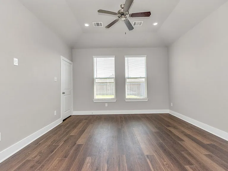 10515 Moon Valley Ln — Photo 31