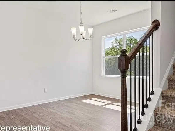 903 Newport Ct, Asheville, NC 28806