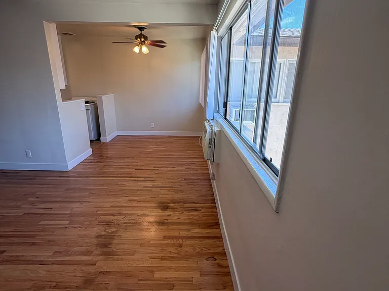 4930 Woodman Ave #10 — Photo 5