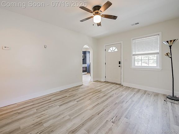 4th image of 3855 18th St