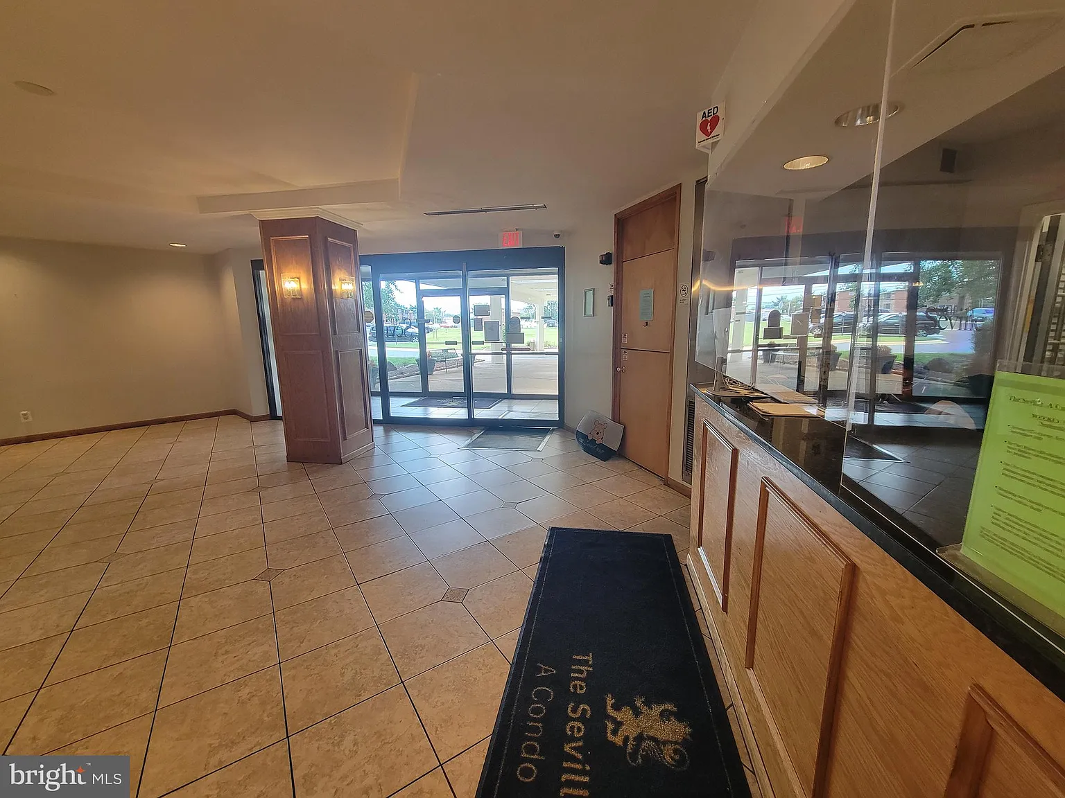2 bed, 1.5 bath, 978 sqft, $1,800 — Photo 2