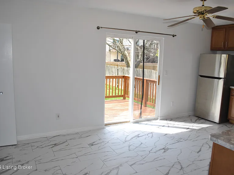4118 Hickoryview Dr — Photo 12