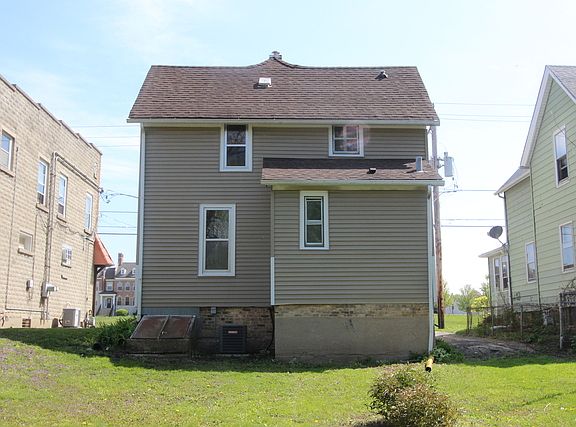 5th image of 126 1st St