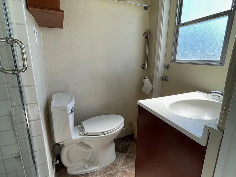 2984 Buena Vista Ave — Photo 6