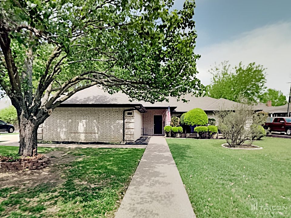 1st image of 404 Flagstone Dr