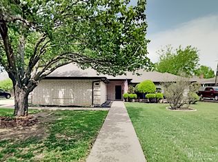 404 Flagstone Dr, Burleson, TX 76028