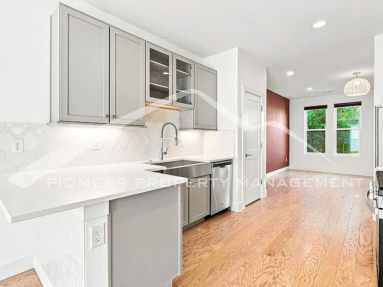 940 Navajo St — Photo 7
