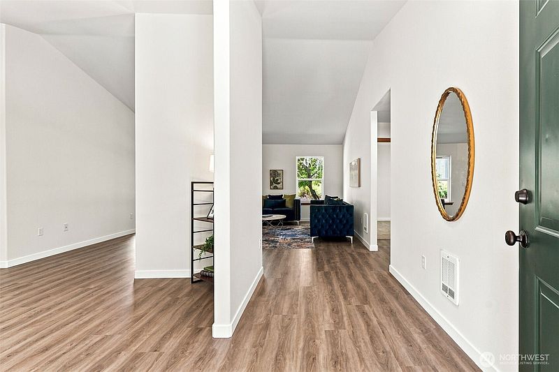 5th image of 51 E North Bay Place