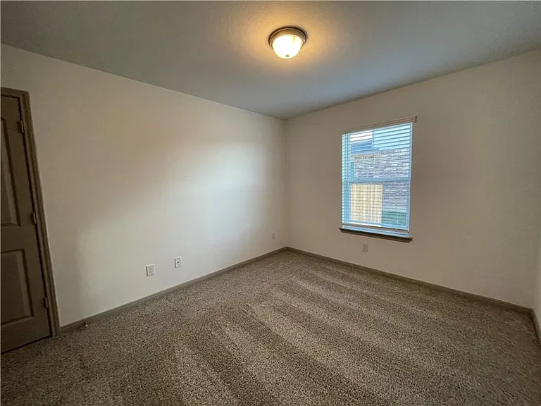 917 Hollyhock Dr — Photo 24