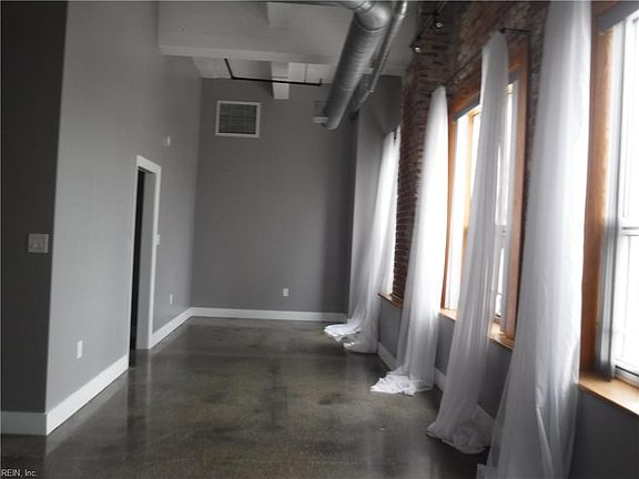 4th image of 500 Granby St Unit 3B