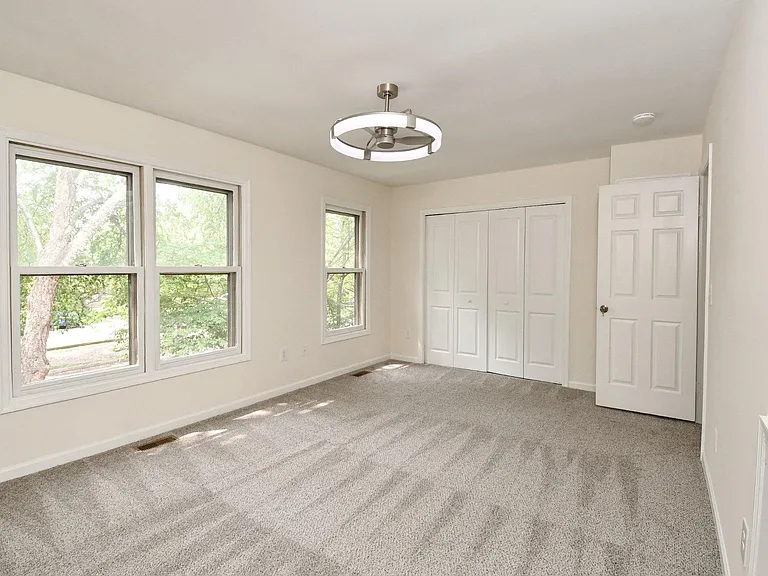 10709 Gideon Ct — Photo 17