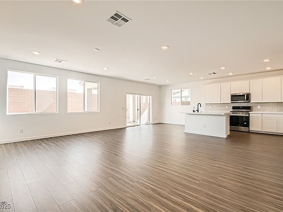 3rd image of 9881 Lost Horse Ave