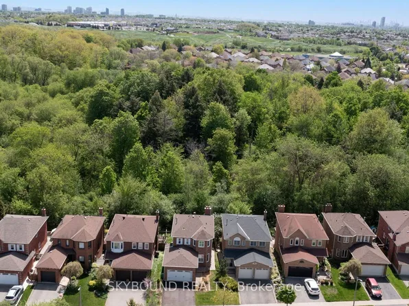 21 Pinellas Dr, Brampton, ON L6Z 3C1