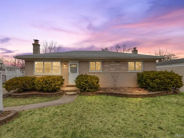 23601 Talbot St, Saint Clair Shores, MI 48082