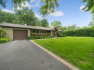 421 E Westleigh Rd, Lake Forest, IL 60045